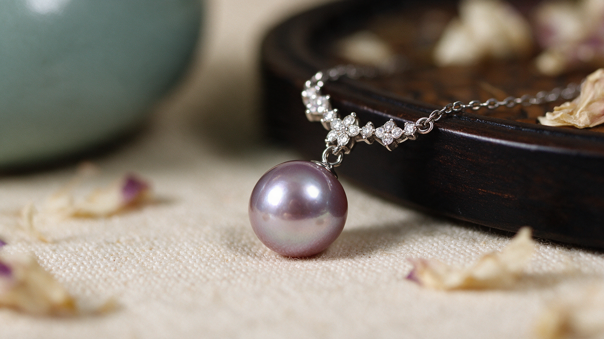 Lavender freshwater pearl pendant necklace, detail view 6