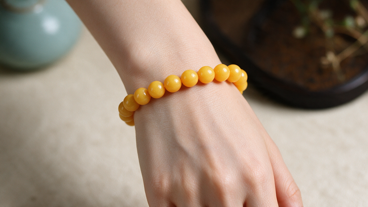 Beeswax amber bead bracelet, detail view 7