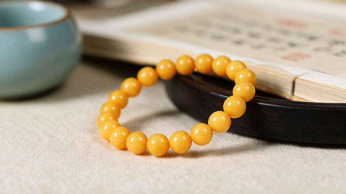 Beeswax amber bead bracelet, detail view 9